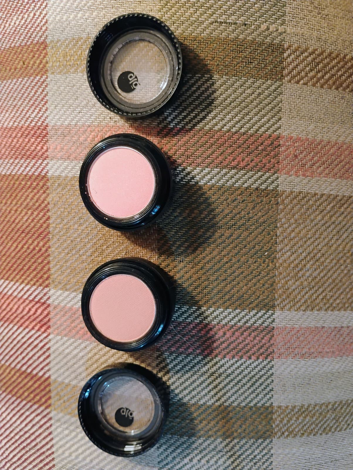 Glo Minerals eyeshadows - Thumbnail 3