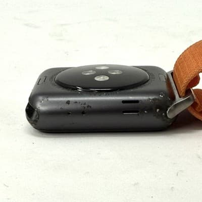 APPLE WATCH SERIES 3 42MM GPS WR-50M ALUMINUM CASE Screen Damage - Thumbnail 5