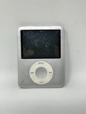 Apple iPod Nano 3rd Generation Silver (8 GB) FOR PARTS - Image 1