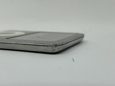 Apple iPod Nano 3rd Generation Silver (8 GB) FOR PARTS - Thumbnail 4