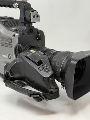 Panasonic AG-DVC200P Video Camera Camcorder With Canon Bctv Zoom Lens - Thumbnail 6