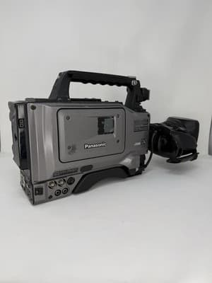 Panasonic AG-DVC200P Video Camera Camcorder With Canon Bctv Zoom Lens - Thumbnail 2