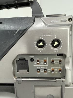 Panasonic AG-DVC200P Video Camera Camcorder With Canon Bctv Zoom Lens - Thumbnail 4