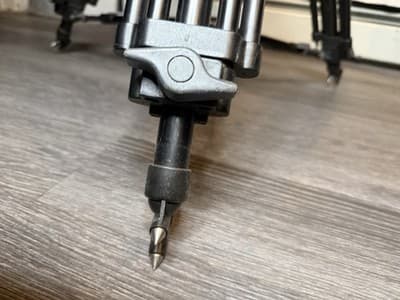 MILLER DS10 Fluid TRIPOD SPIKED FOOT - Thumbnail 2
