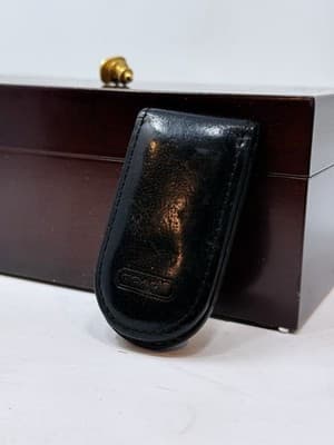 AUTHENTIC VINTAGE *COACH* MEN'S/UNISEX ELEGANT LEATHER CJ885B BLACK MONEY CLIP - Image 1