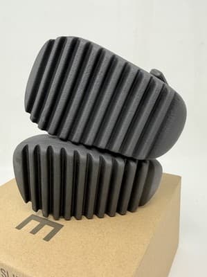 Adidas Yeezy Slide Dark Onyx Infant’s 4K - Thumbnail 3