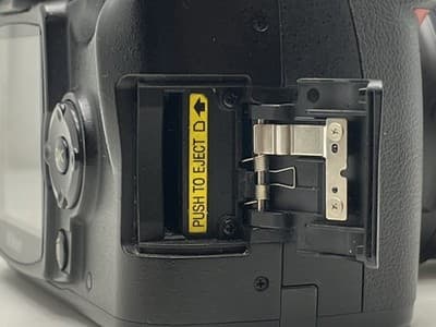 Nikon D40x 10.2MP DSLR Camera Working Tested - Body Only - Thumbnail 8