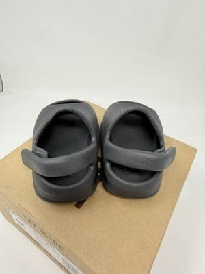 Adidas Yeezy Slide Dark Onyx Infant’s 4K - Thumbnail 2