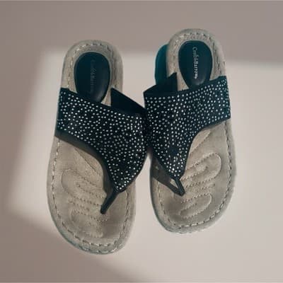 Croft & Barrow Studded Comfort Slip-On Black Thong Sandals for Women - Thumbnail 2