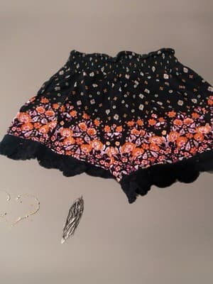 Mudd Juniors XS Black Floral Lace Relaxed Fit Elastic Waist Casual Shorts - Thumbnail 3
