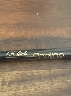 la girl eyeliner - Image 1