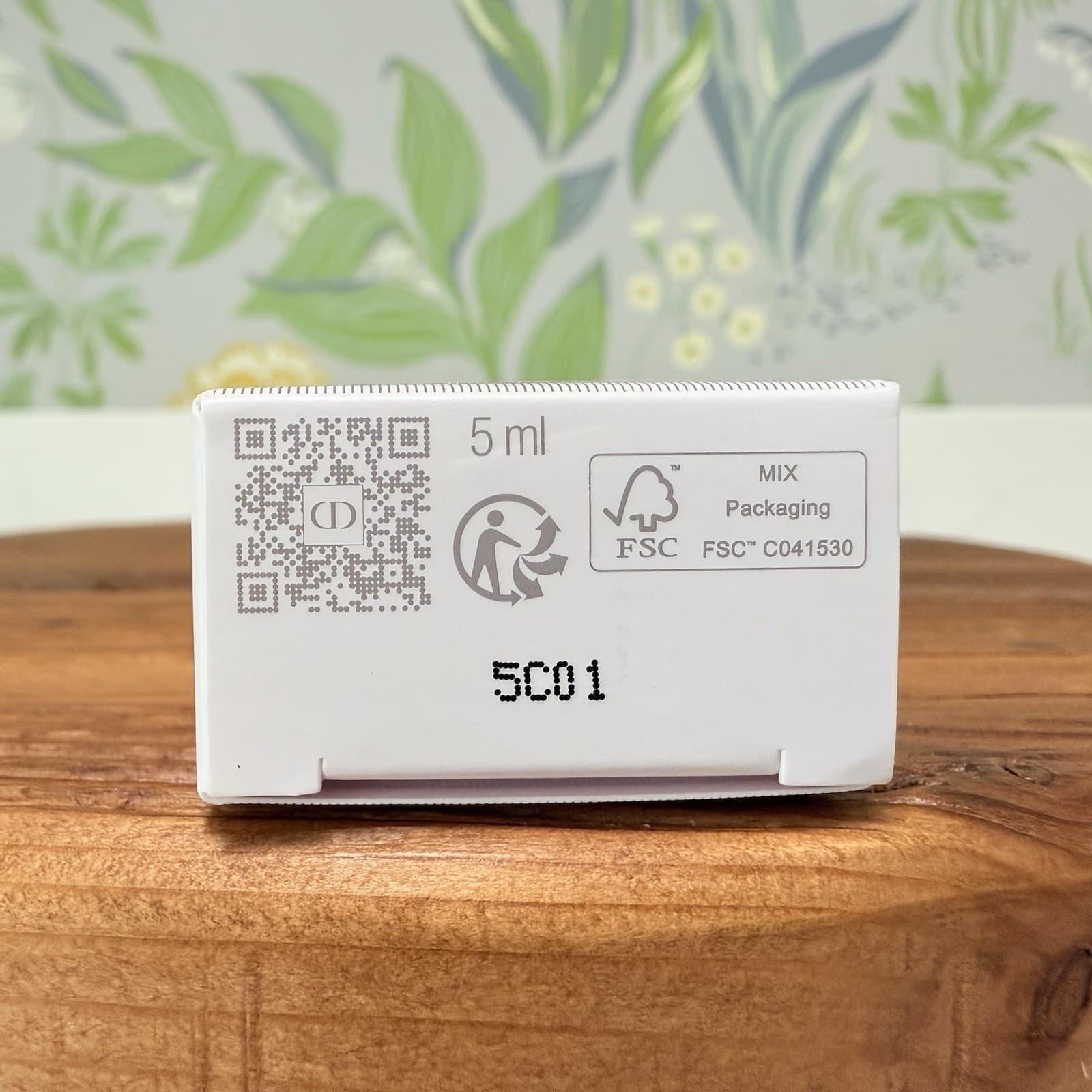 Dior Miss Dior ESSENCE Parfum MINI Splash Dabber Perfume for Women 0.17oz 5ml - Thumbnail 3