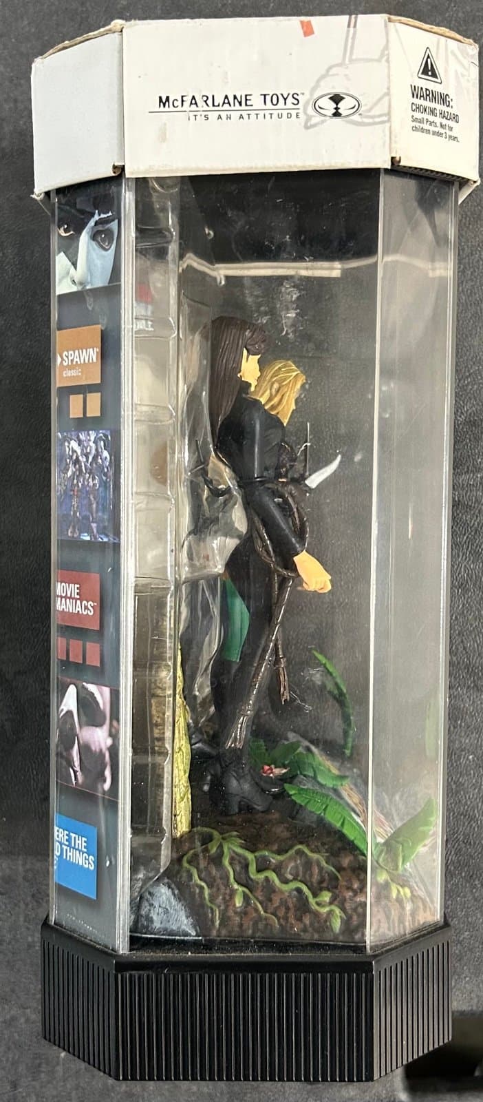 McFarlane Toys Danger Girl Fishtank 3-Figure Limited Edition Set - Thumbnail 3