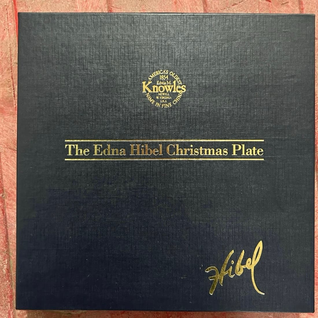 Edna Hibel 1985 Christmas Plate The Angels' Message - Hand Applied 22K Gold Rim - Thumbnail 2