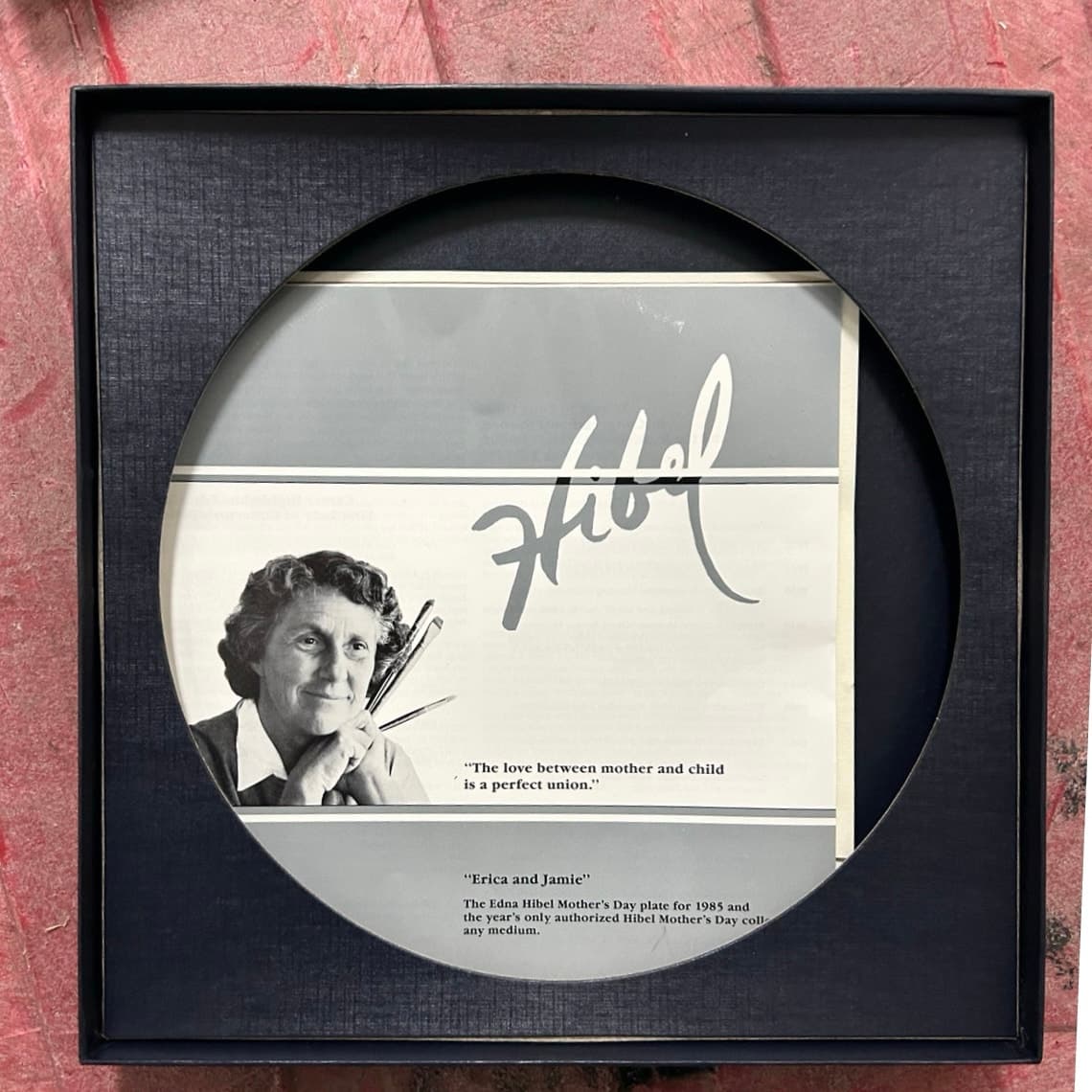 Edna Hibel 1985 Christmas Plate The Angels' Message - Hand Applied 22K Gold Rim - Thumbnail 4