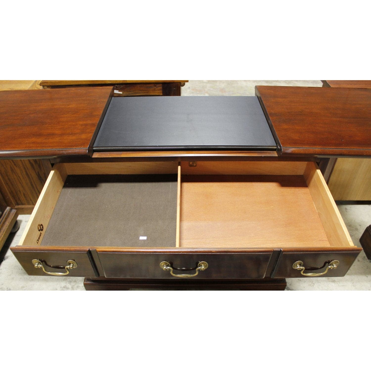 Drexel Mahogany Finish Server - Mahogany Finish - Thumbnail 5