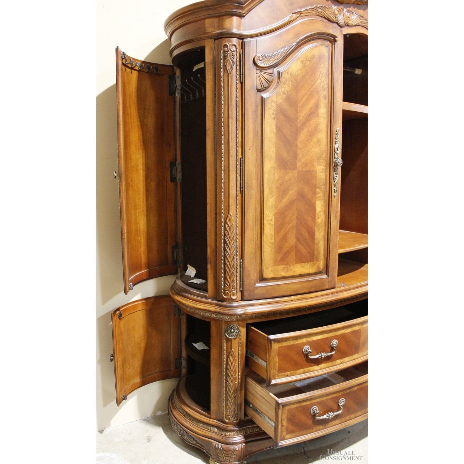 AICO 'Michael Amini' 5 Pc. Standard King Size Bedroom Set - Thumbnail 10