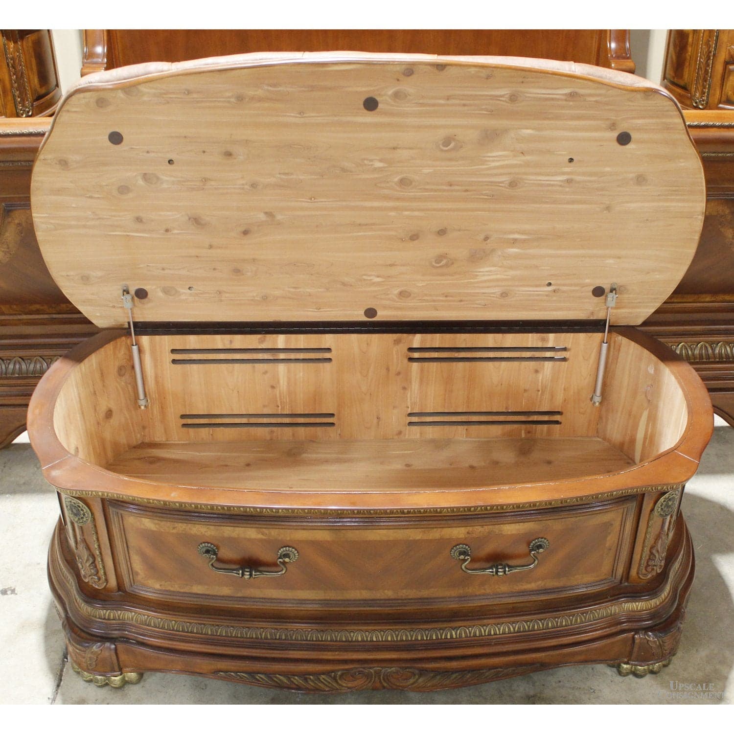 AICO 'Michael Amini' 5 Pc. Standard King Size Bedroom Set - Thumbnail 7