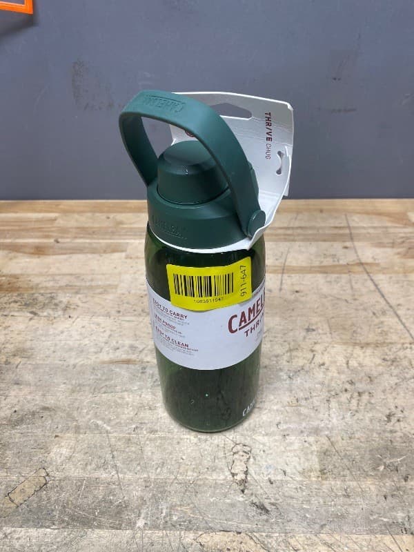 CamelBak Thrive Chug Tritan Renew Water Bottle Forest Green, 32oz - Thumbnail 2