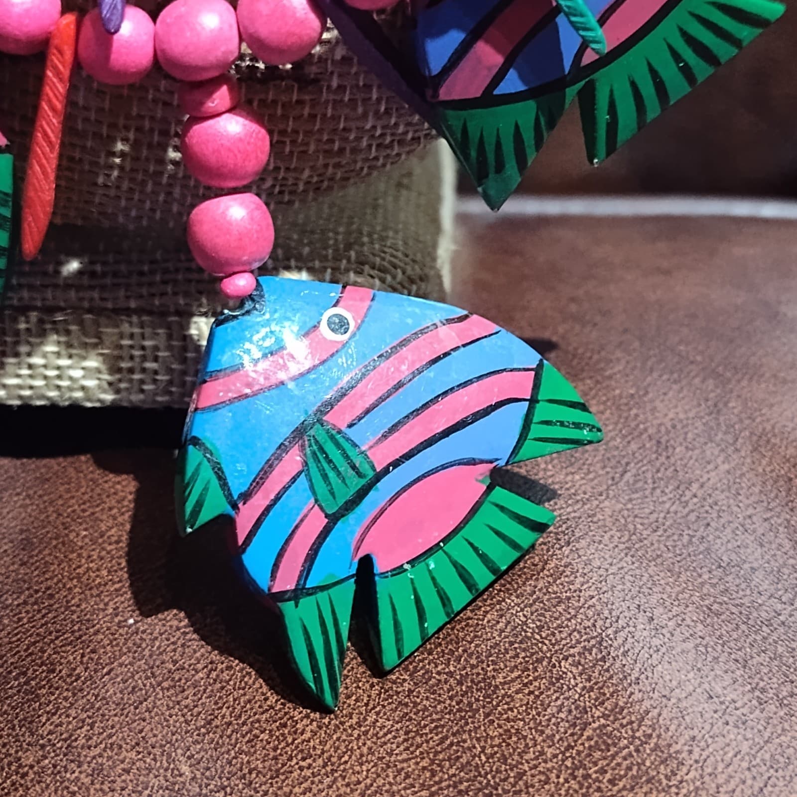 Beautiful Vtg Wood Paradise Ocean Fish Necklace - Thumbnail 3