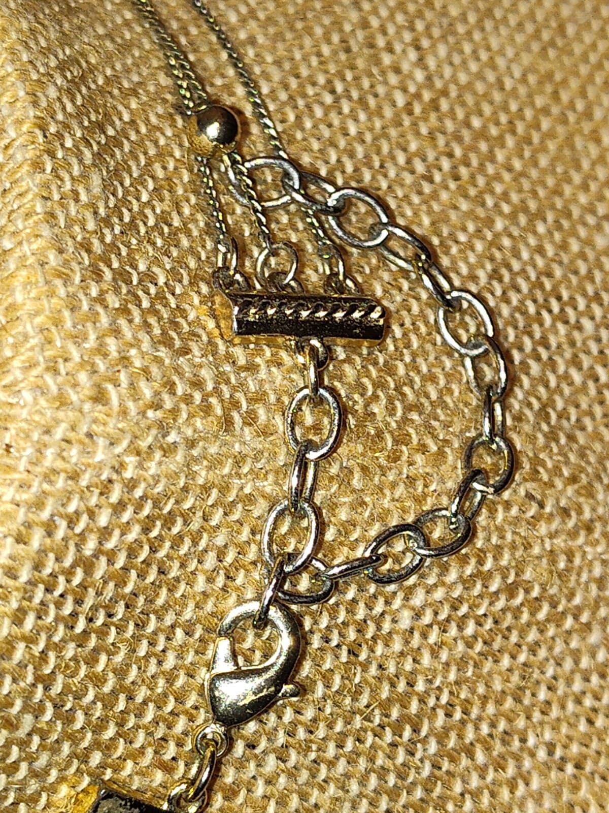 Vtg Multi strand Tiger Eye beaded necklace w/goldtone accents - Thumbnail 3