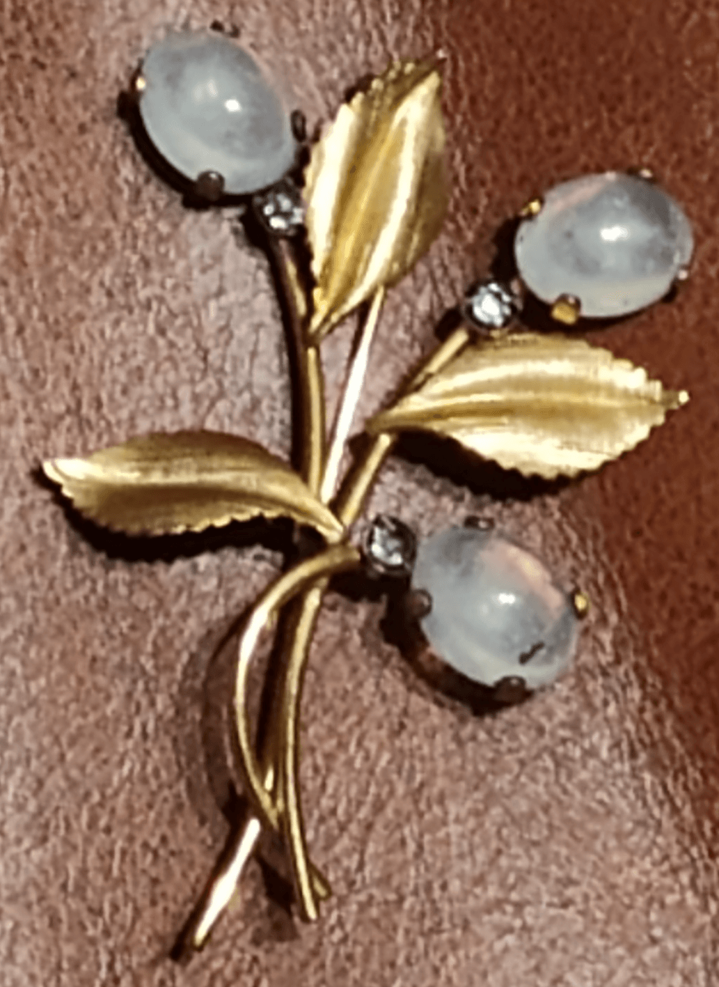 Vtg Signed Van Dell 12k Gold Filled brooch - Image 1