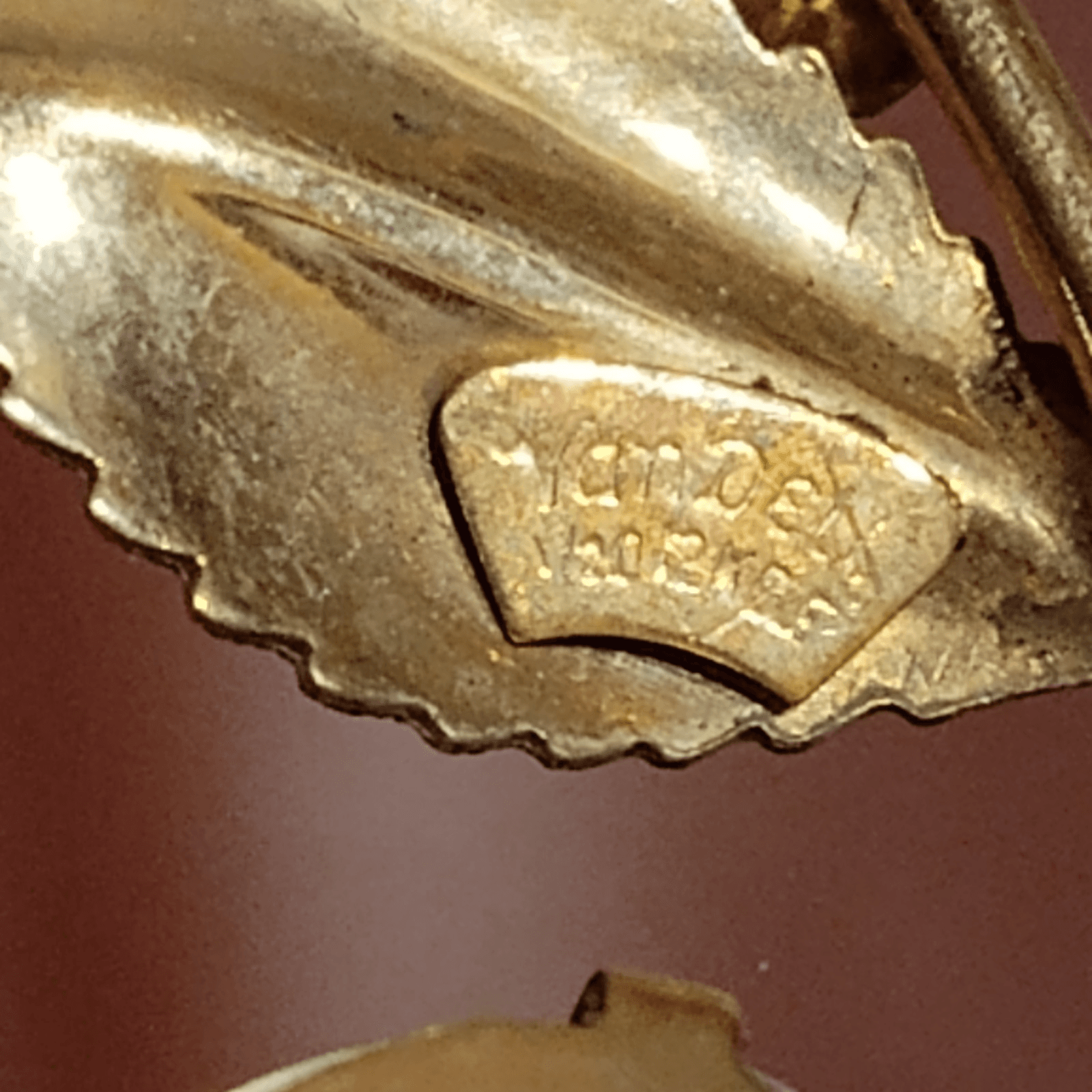 Vtg Signed Van Dell 12k Gold Filled brooch - Thumbnail 3