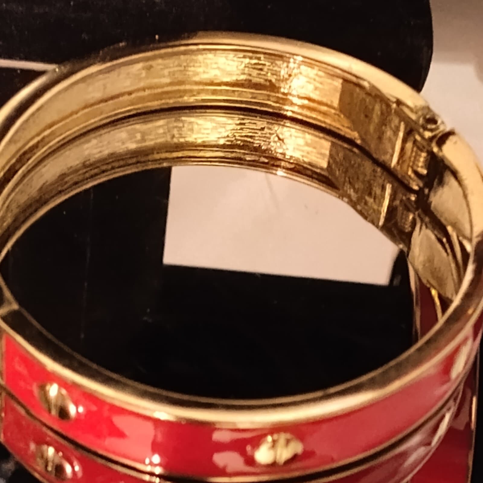 RED ENAMEL CLAMPER HINGED BRACELET NAILHEAD ACCENTS IN GOLD TONE MODERN NOS - Thumbnail 3