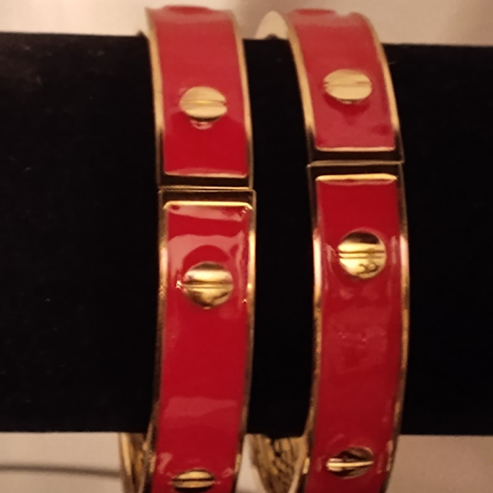 RED ENAMEL CLAMPER HINGED BRACELET NAILHEAD ACCENTS IN GOLD TONE MODERN NOS - Thumbnail 2