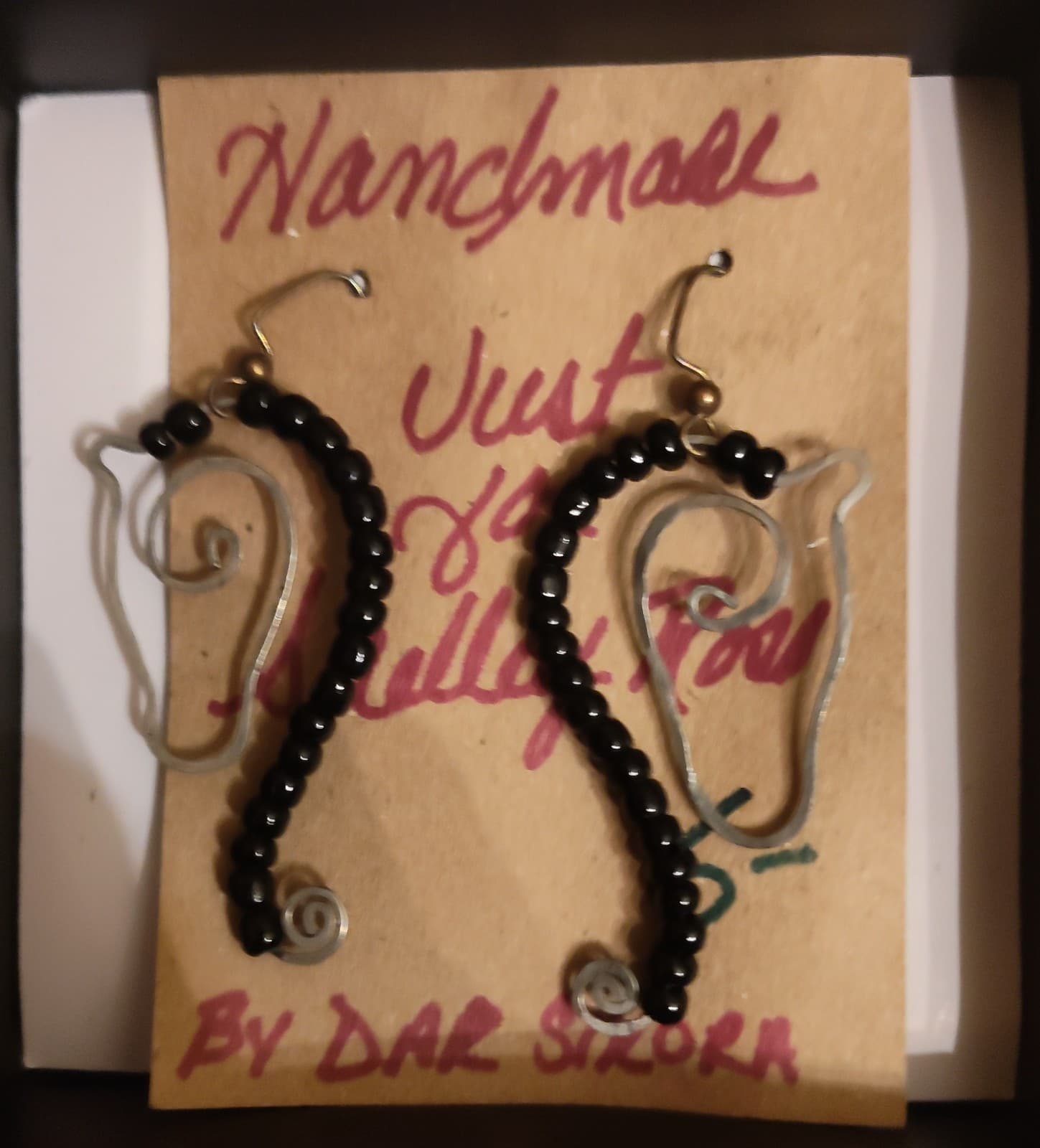 Dar Sikora Dangling show horse head earrings with a beaded mane - Thumbnail 3