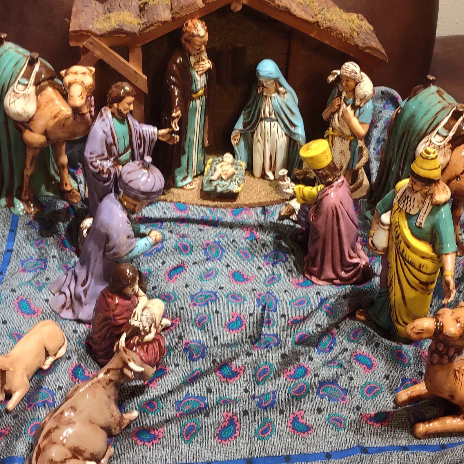 14pc. Vtg 1989 lambert nativity w/Stand - Thumbnail 2