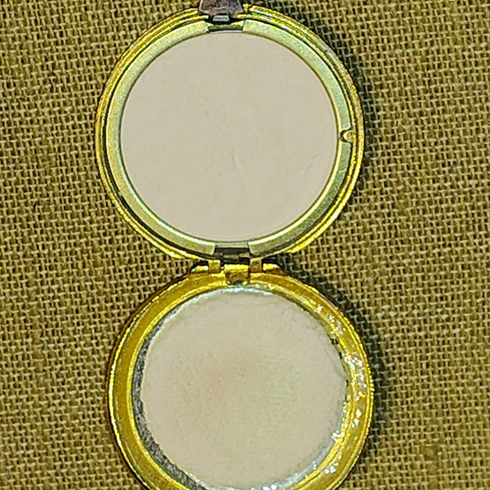 Vtg Max Factor Persian Pillow Compact Creme Puff Translucent Presses Powder GOLD - Thumbnail 5