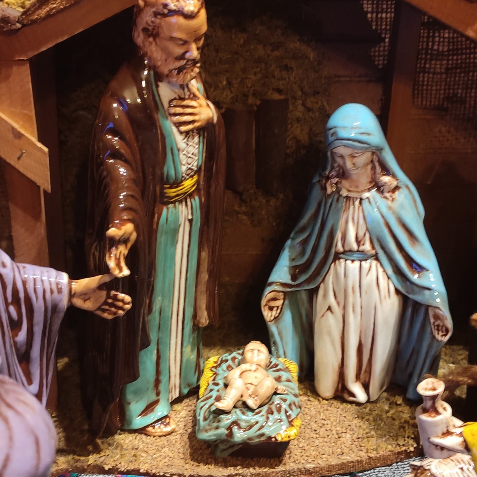 14pc. Vtg 1989 lambert nativity w/Stand - Thumbnail 3