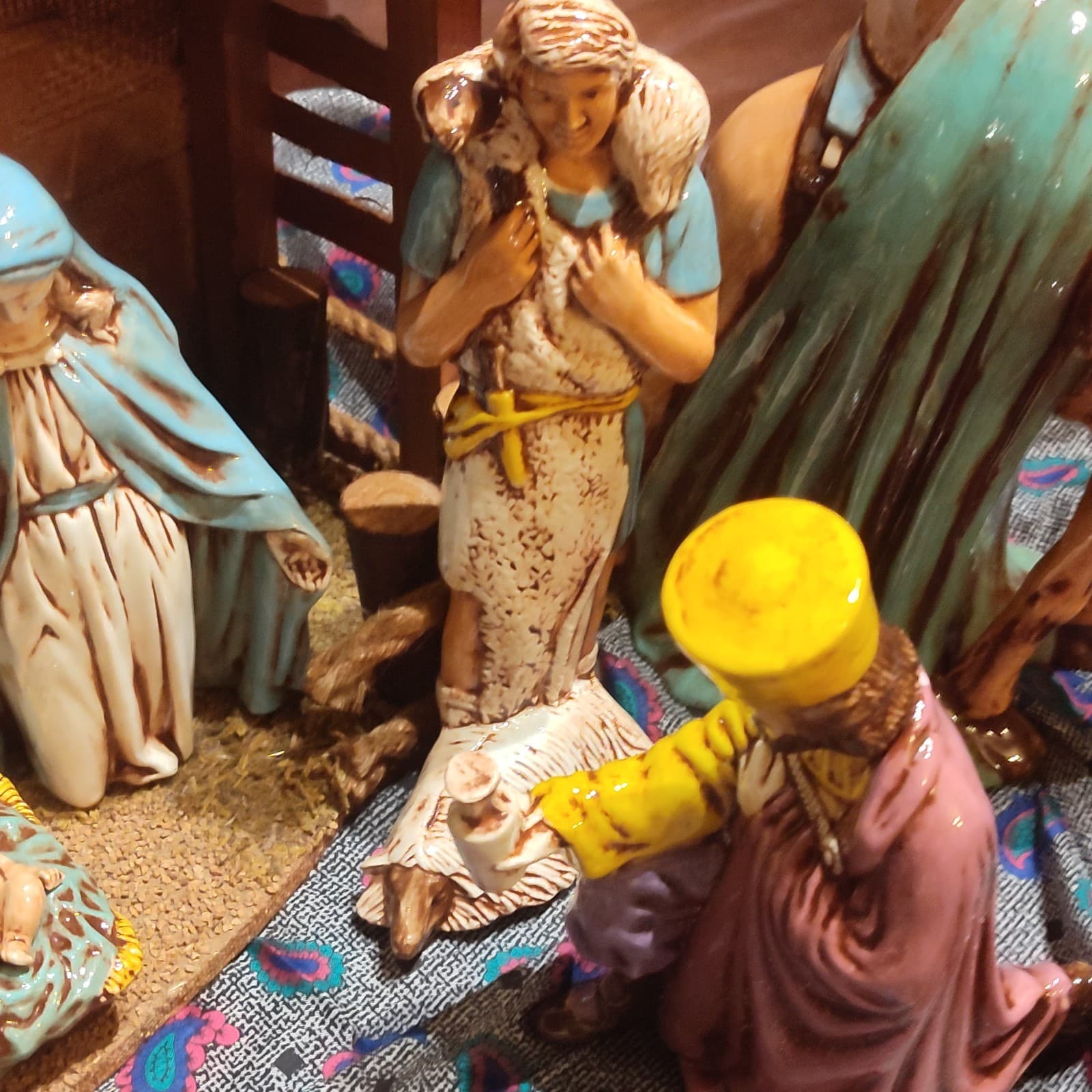 14pc. Vtg 1989 lambert nativity w/Stand - Thumbnail 5