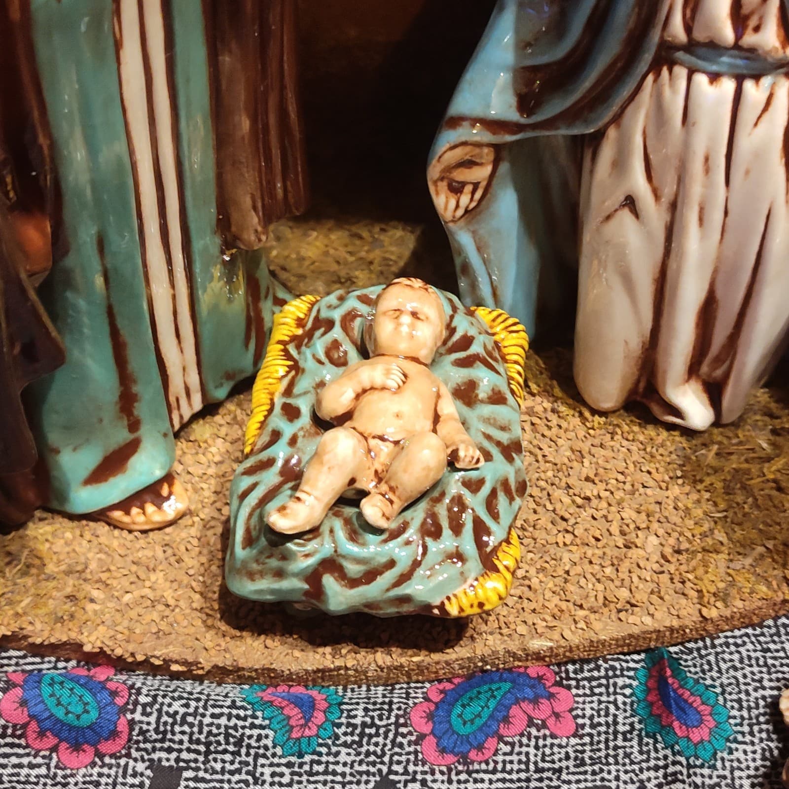 14pc. Vtg 1989 lambert nativity w/Stand - Thumbnail 4