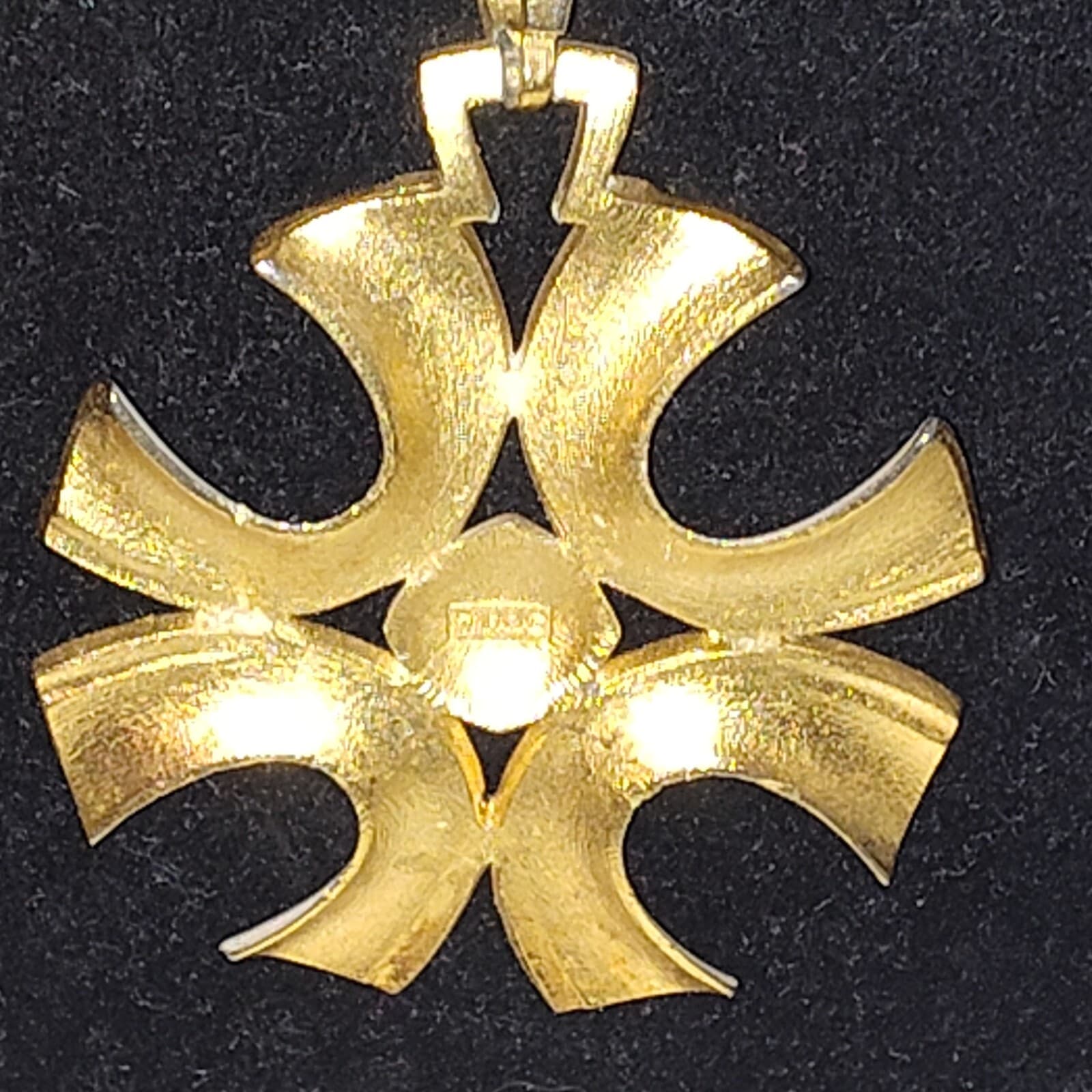 Vintage Signed Crown Trifari White Enamel Maltese Cross Pendant Necklace - Thumbnail 3