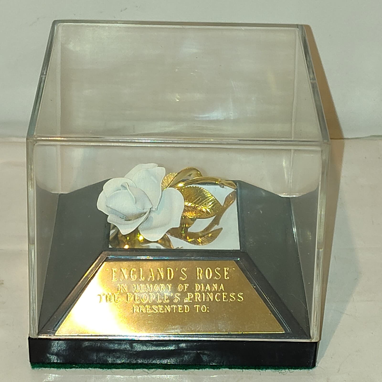 Princess Diana Englands Rose brooch white & Gold rose pin in display case - Image 1