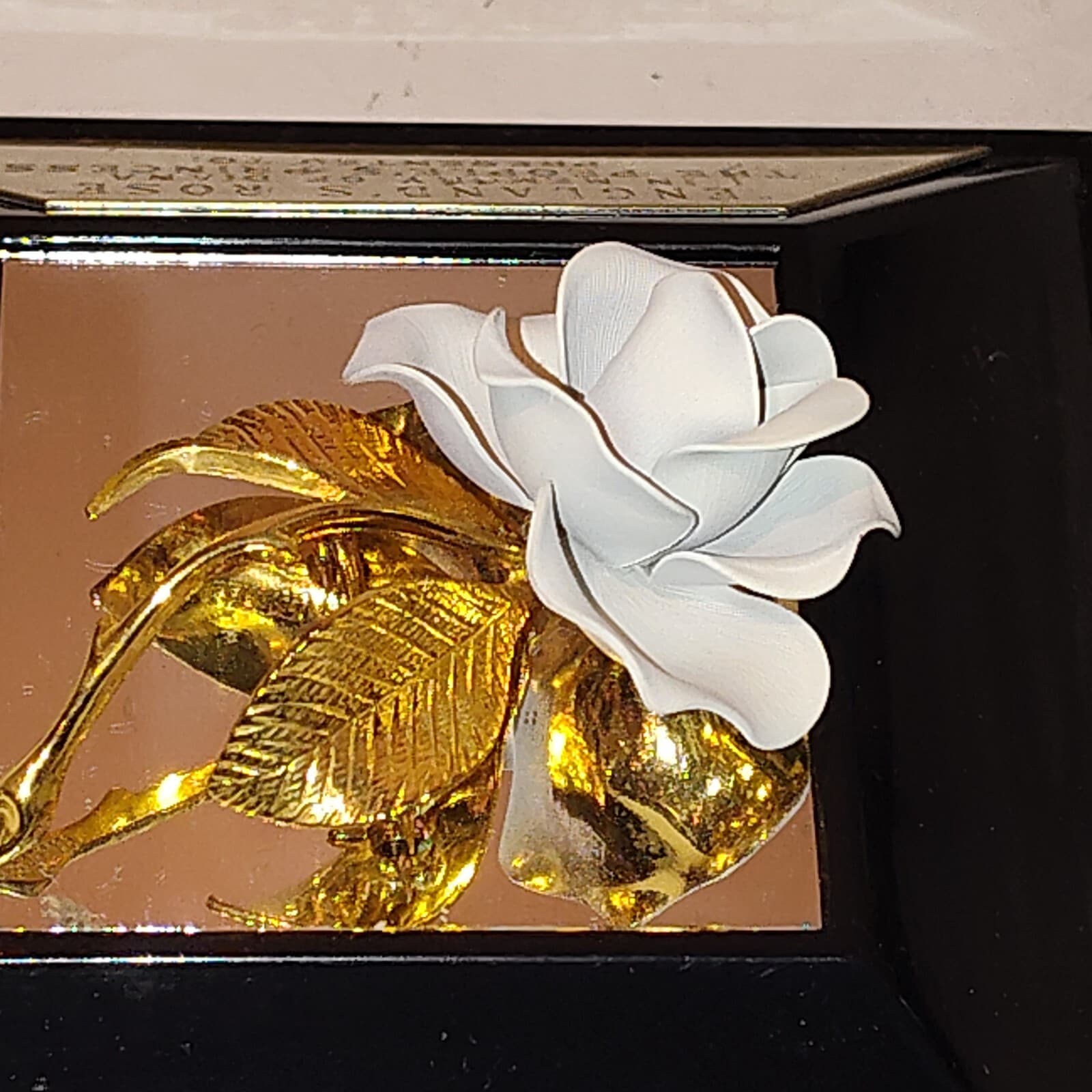 Princess Diana Englands Rose brooch white & Gold rose pin in display case - Thumbnail 5