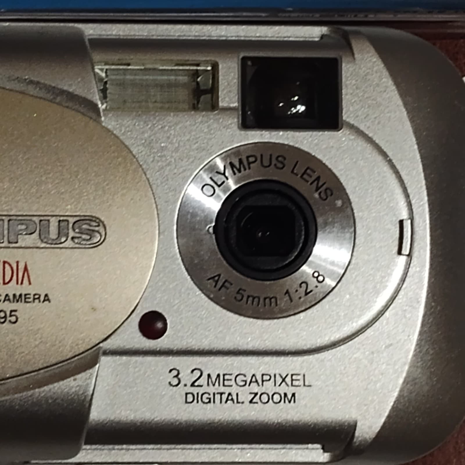Olympus Camedia D-395 3.2MP Digital Compact Camera, XD Picture Card 256 MB EUC - Thumbnail 3