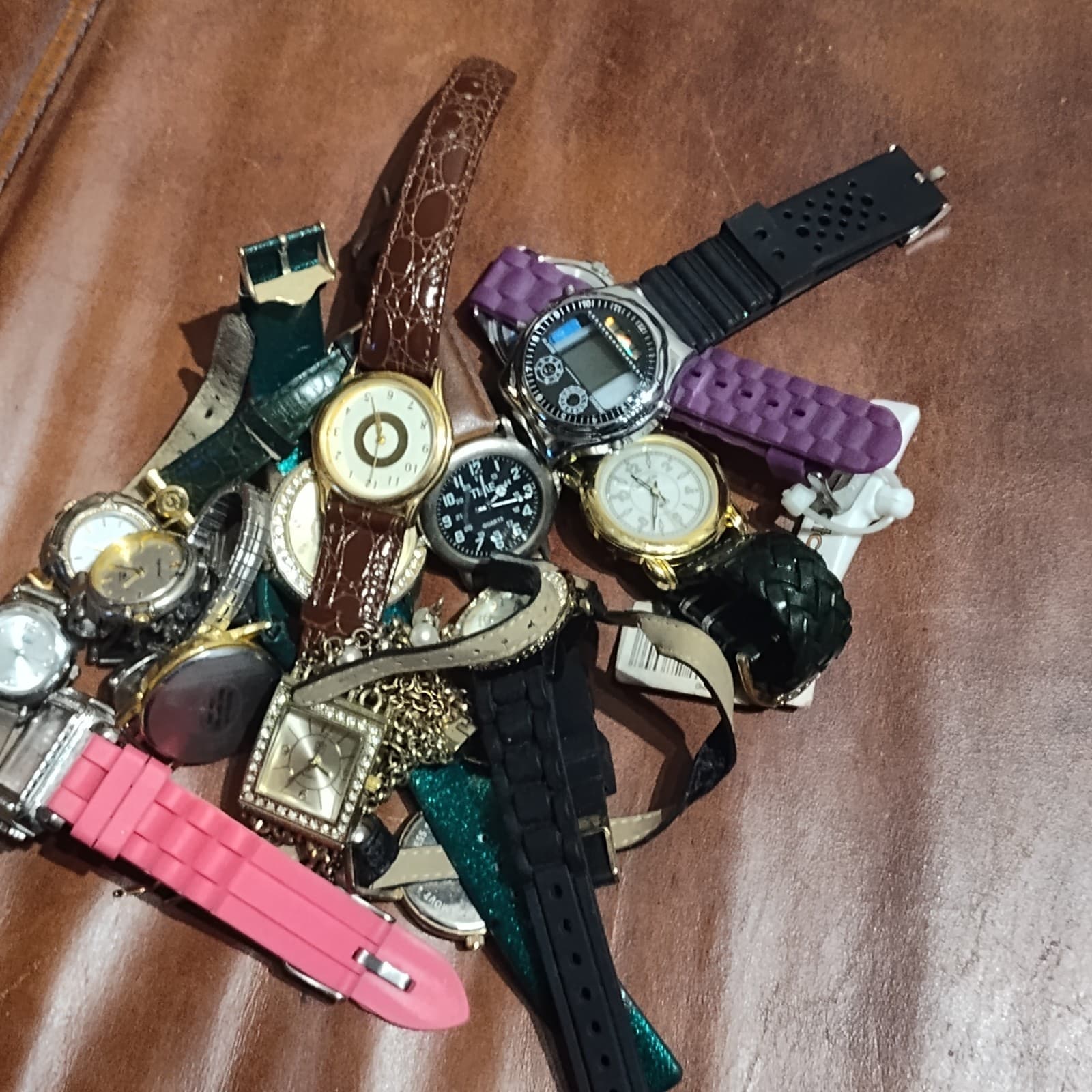 A Set of Mix watches - Thumbnail 2