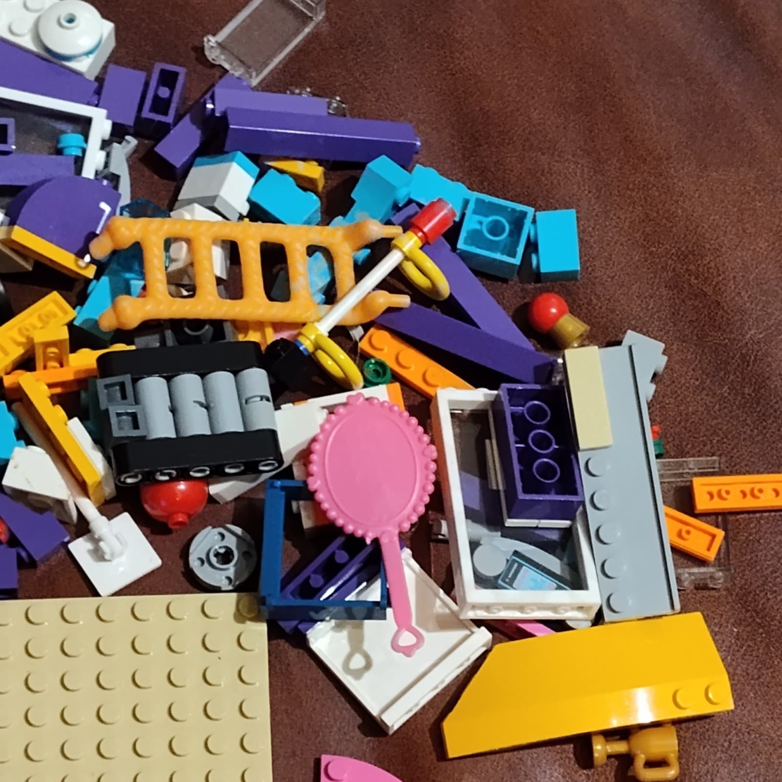 Lego Friends Minifigure Lot Minfigs Parts pieces - Thumbnail 5