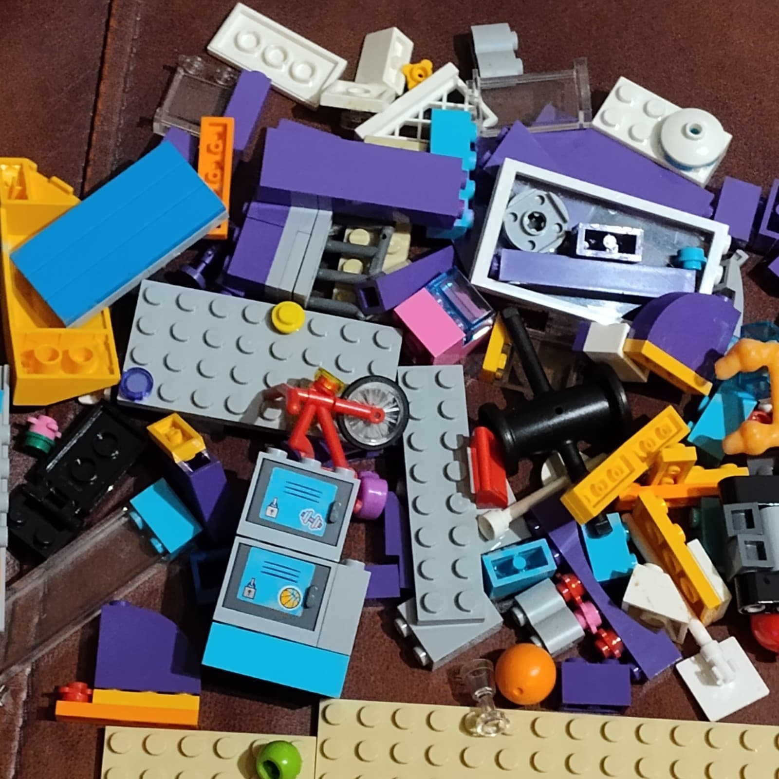 Lego Friends Minifigure Lot Minfigs Parts pieces - Thumbnail 9