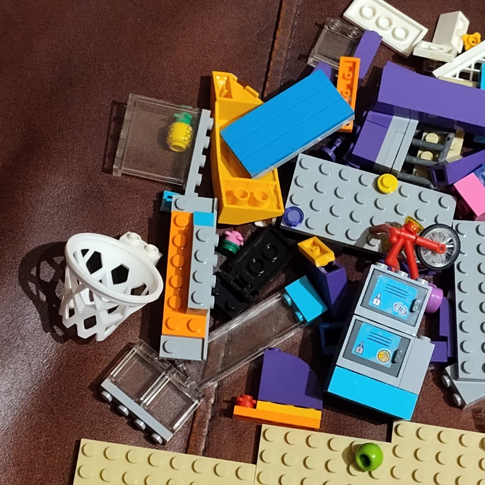 Lego Friends Minifigure Lot Minfigs Parts pieces - Thumbnail 8