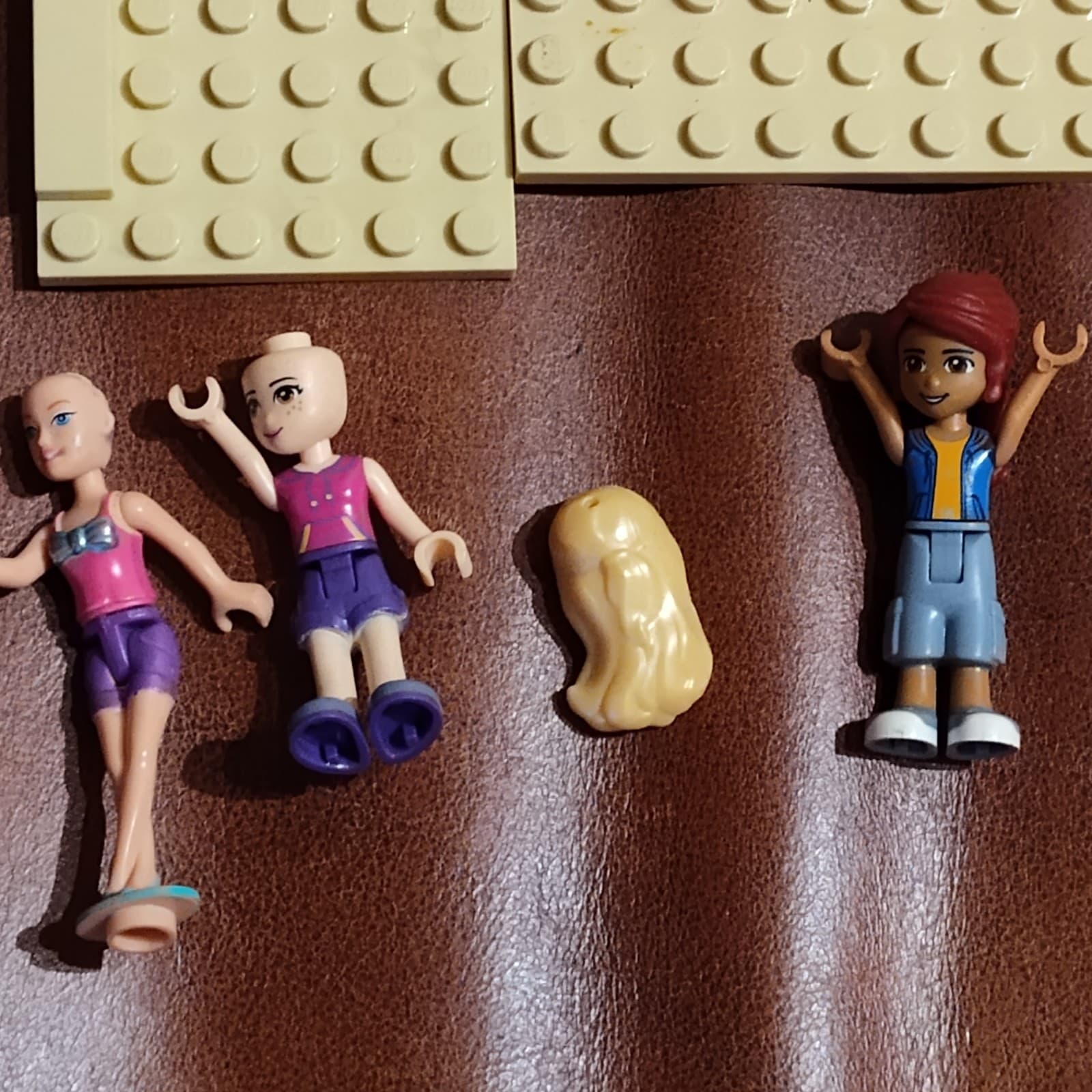 Lego Friends Minifigure Lot Minfigs Parts pieces - Thumbnail 7