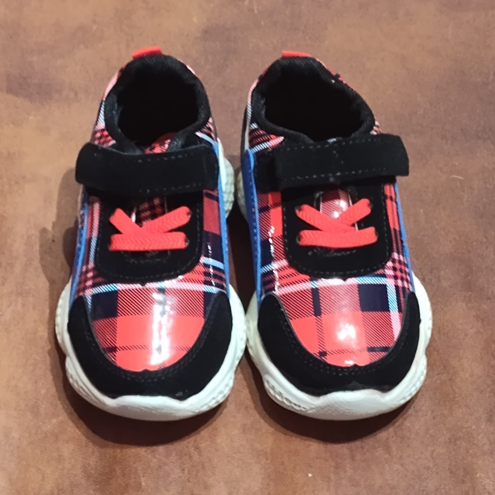 New Fashion toddler sneakers sz.7 Eu.23 - Thumbnail 2