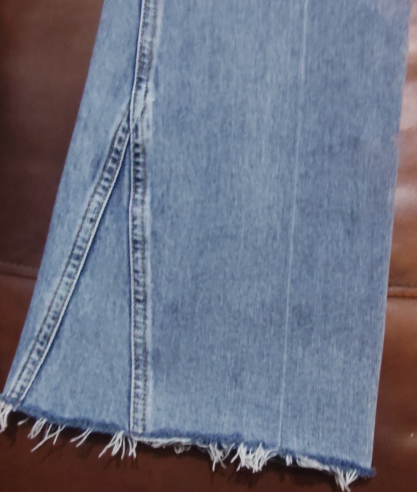 Free People FP Cropped Blue Jeans Fray Flared Out Hem Sz 28R - Thumbnail 4