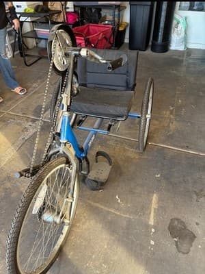 18” W Seat Invacare Top End Excelerator handcycle 7 speeds Hand Cycle - Thumbnail 2