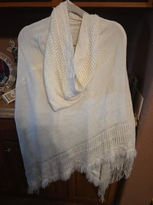 Time And Tru Cream Hooded Poncho Very Beautiful - Thumbnail 2