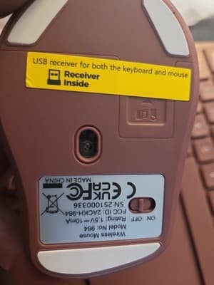 KC213 Wireless Keyboard and Mouse 2.4GHz w/ Palm Rest & Phone Holder Wind Red - Thumbnail 3