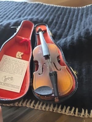 Vintage Authentic Models Collectible Kolophonium Miniature Model Violin w/ Case - Thumbnail 2